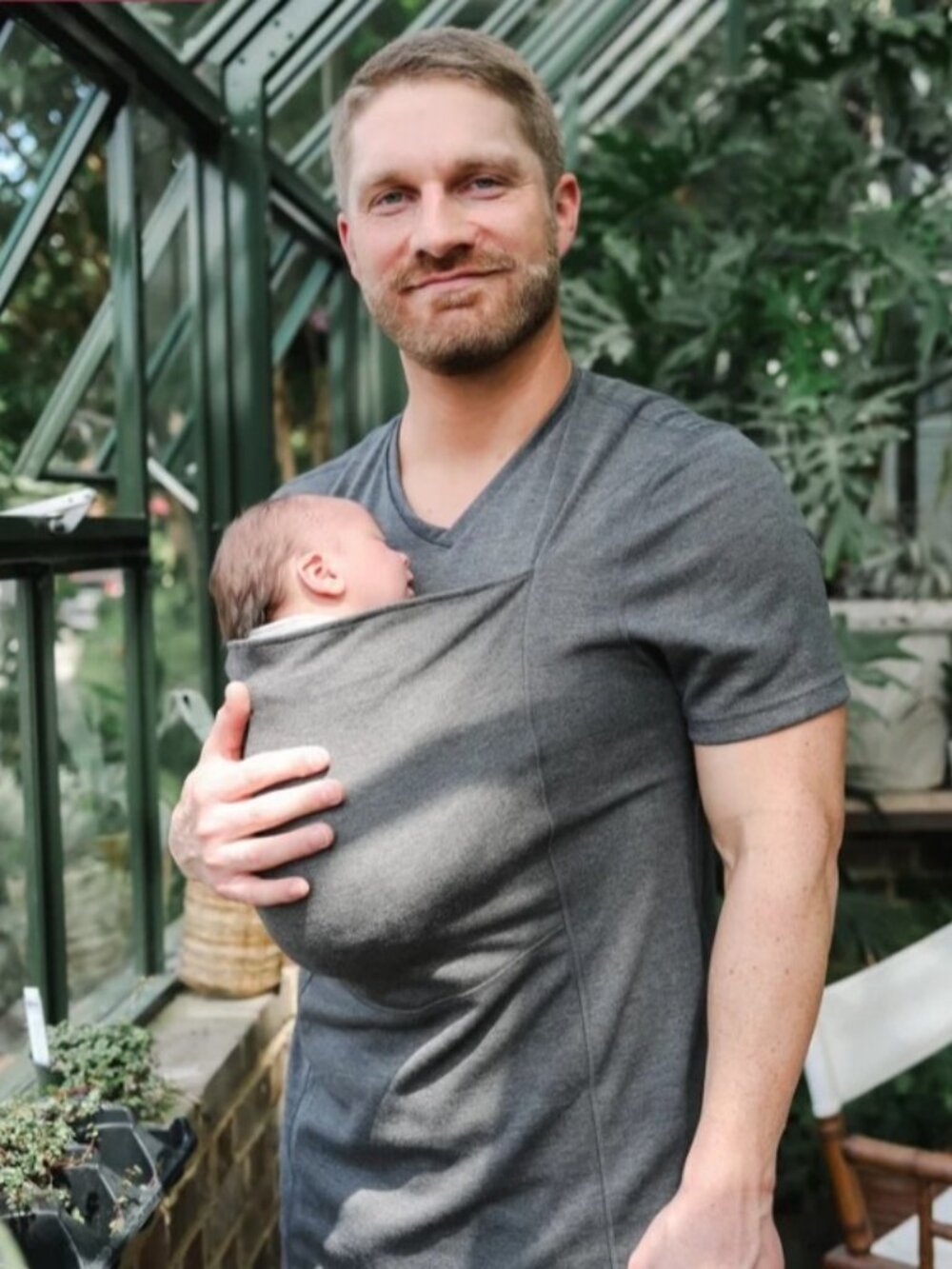 Lalabu Mens M baby cuddle shirt